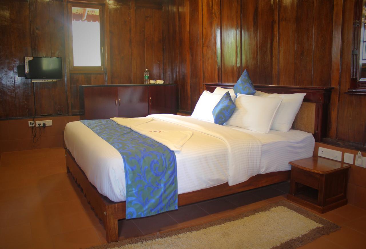 Kalppavanam Heritage Resort Thekkady Bagian luar foto